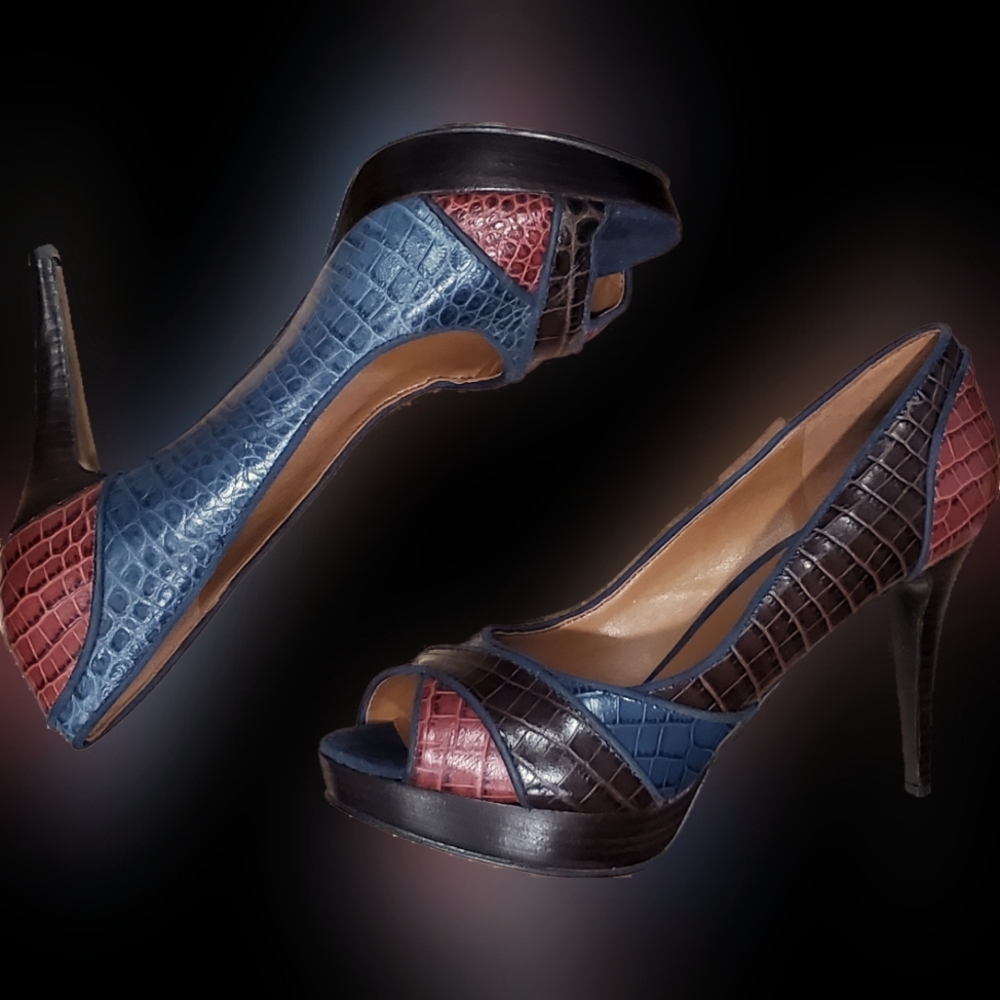Elegant Blue and Red Peep-Toe Heels - Picture 2 of 6